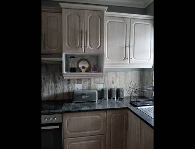 2 BEDROOM SIMPLEX FOR SALE IN LINCOLN MEADE
